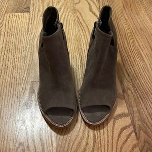 Blondo open toe booties. Size 8. Never worn.